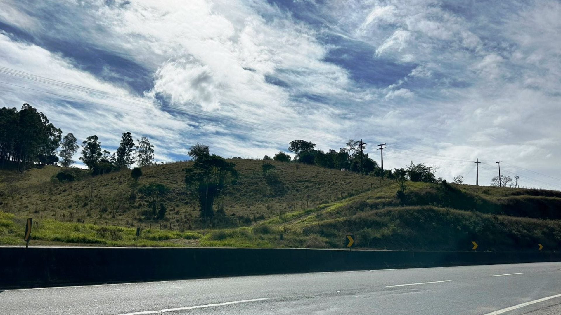 Área industrial de 96.000 m² em CambuíMG com frente para a Rodovia Fernão Dias e estrada municipal nos fundos (1)