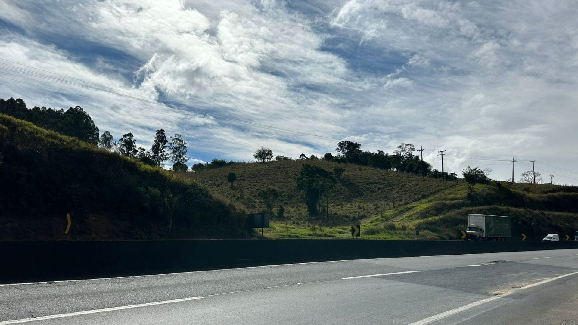 Área industrial de 96.000 m² em CambuíMG com frente para a Rodovia Fernão Dias e estrada municipal nos fundos (2)