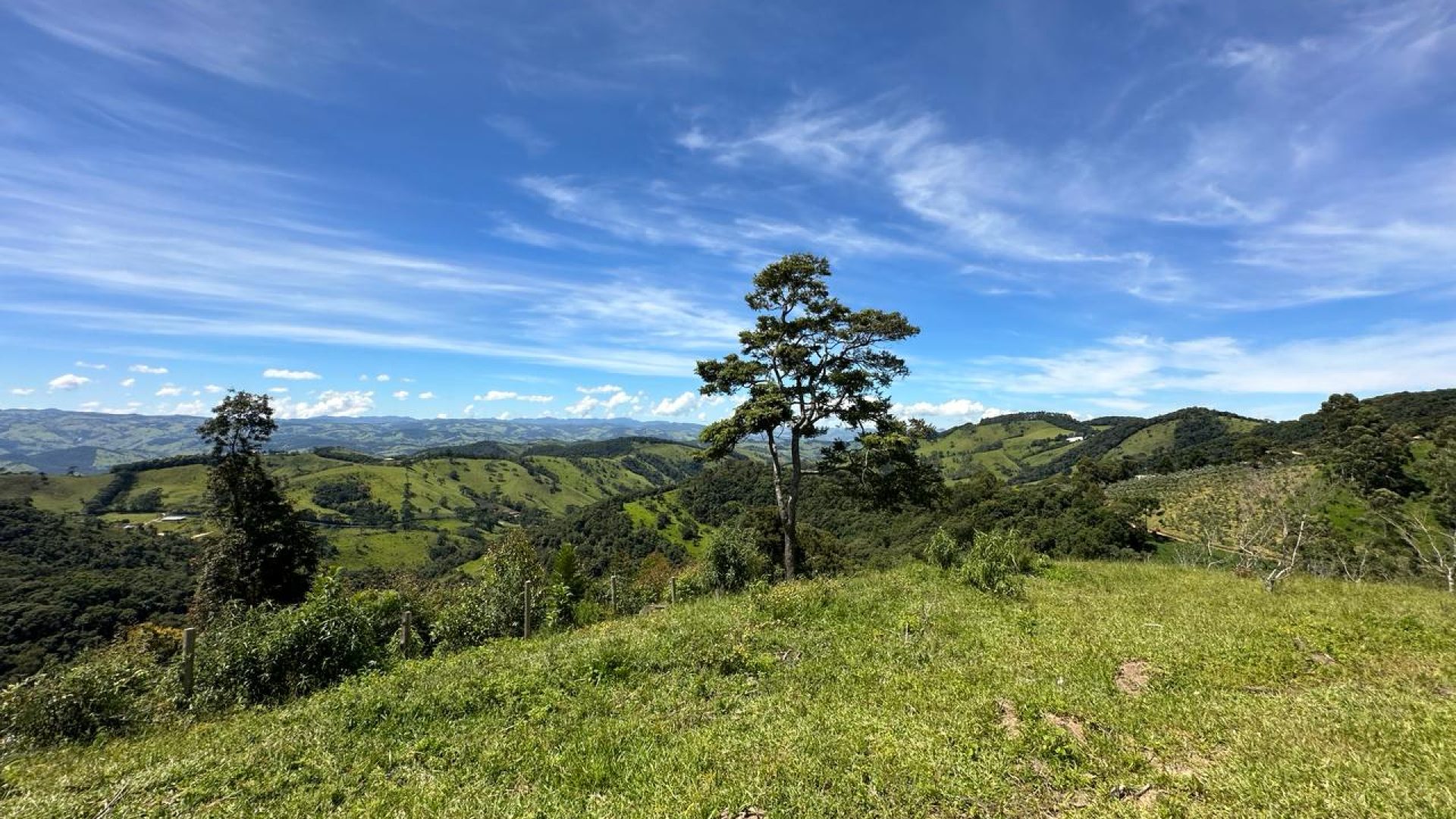 Ótimo Sítio de 190.000m² com Maravilhosa Vista Panorâmica para Serra da Mantiqueira em Cambuí - MG, silva corretor (51)