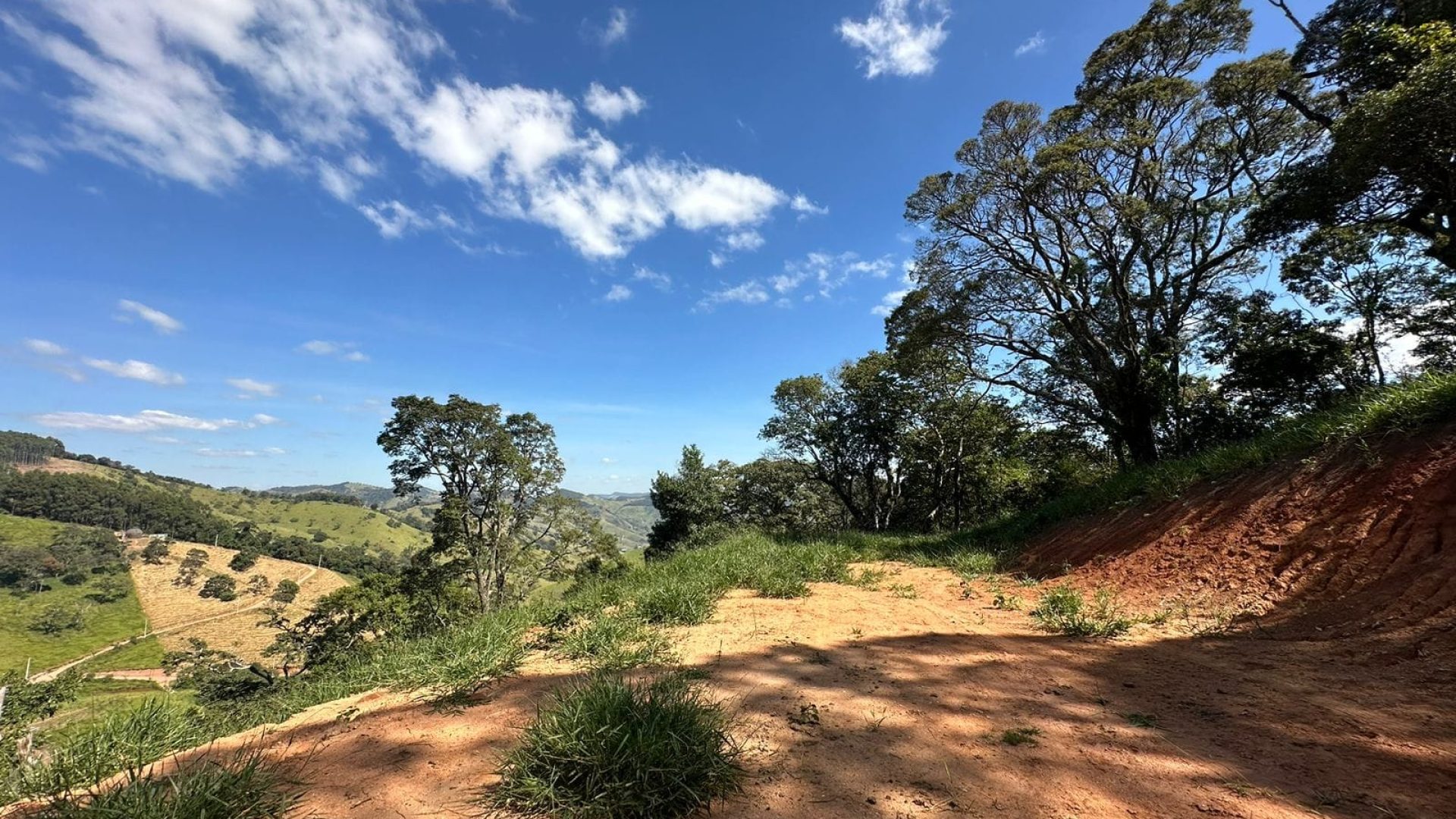 Terreno Rural com linda vista panorâmica para as montanhas (6)