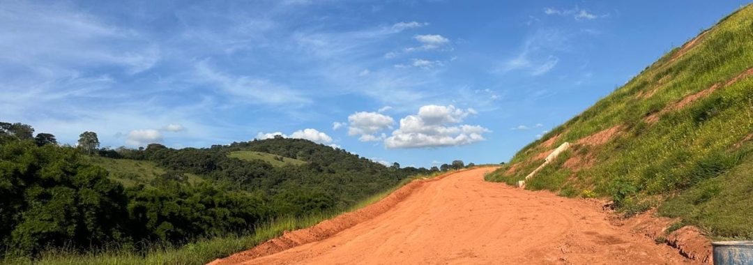área industrial, Cambuí, Sul de Minas, 186.000m², platô, Rodovia Fernão Dias, fácil acesso, logística, galpão, centro de distribuição, localização estratégica, investimento, terreno industria