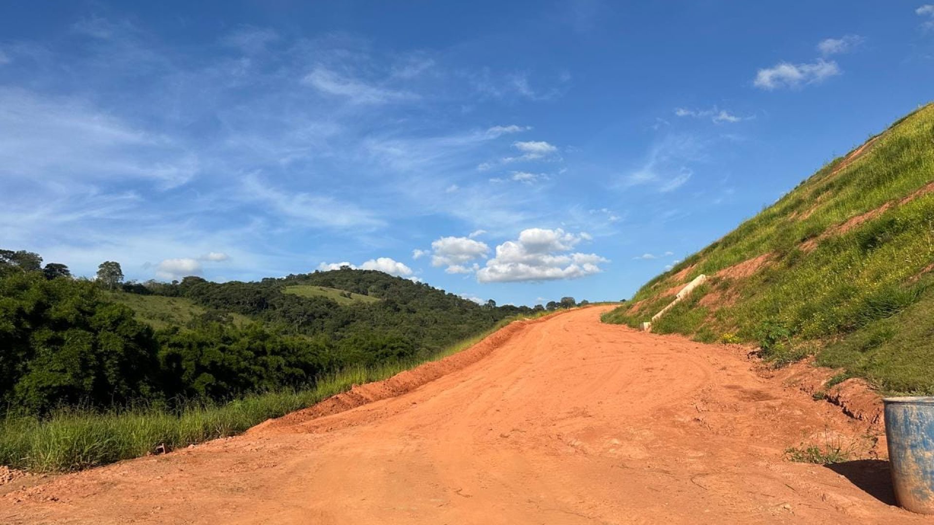 área industrial, Cambuí, Sul de Minas, 186.000m², platô, Rodovia Fernão Dias, fácil acesso, logística, galpão, centro de distribuição, localização estratégica, investimento, terreno industria