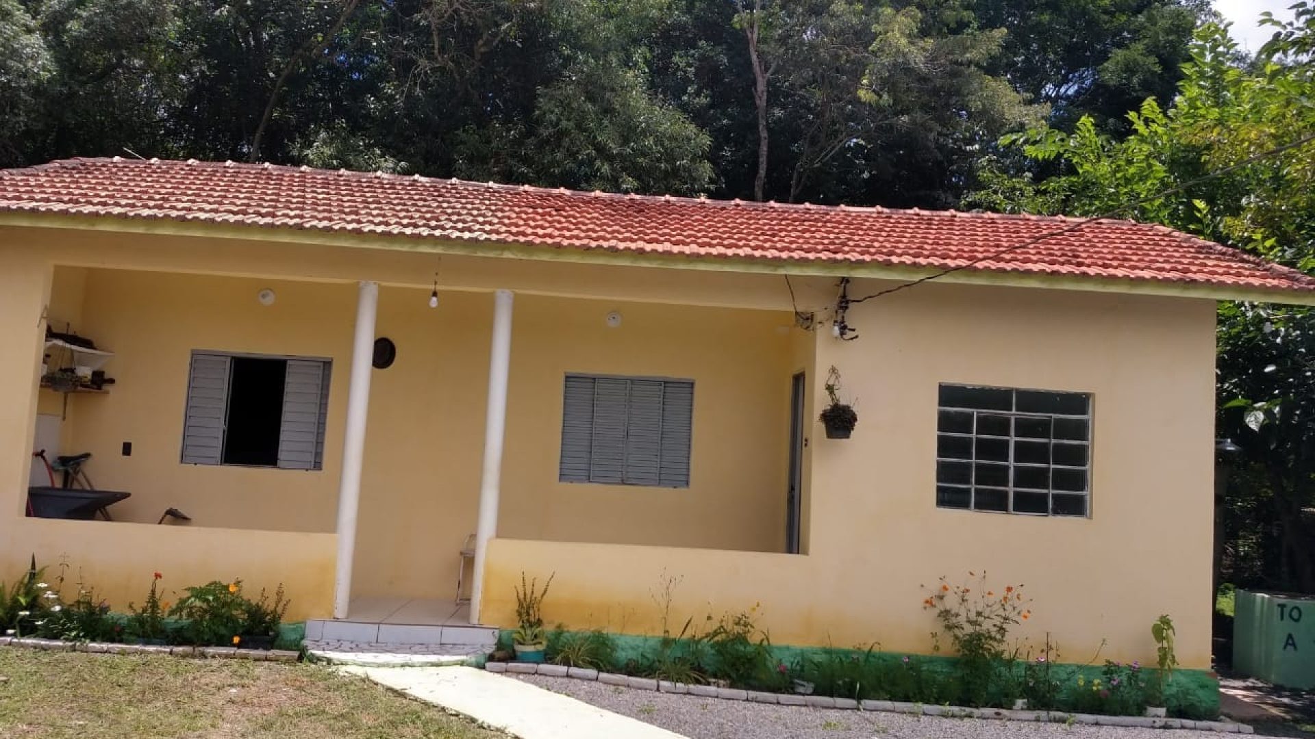 chacara-a-venda-em-cambui-com-casa-e-piscina-20-000m² (8)