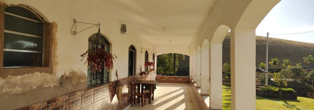 chacara-de-3-600m-com-casa-e-vista-panoramica-cambui-mg (14)