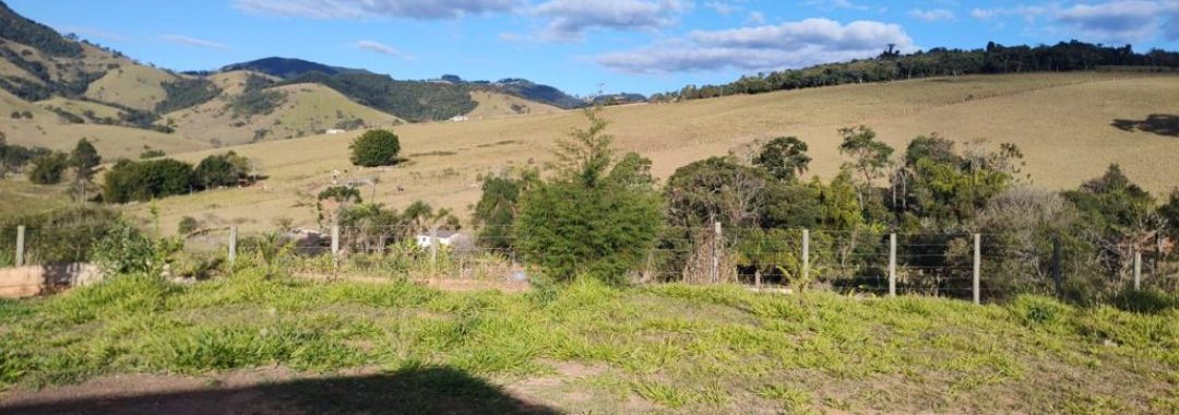 chacara-de-3-600m-com-casa-e-vista-panoramica-cambui-mg (18)