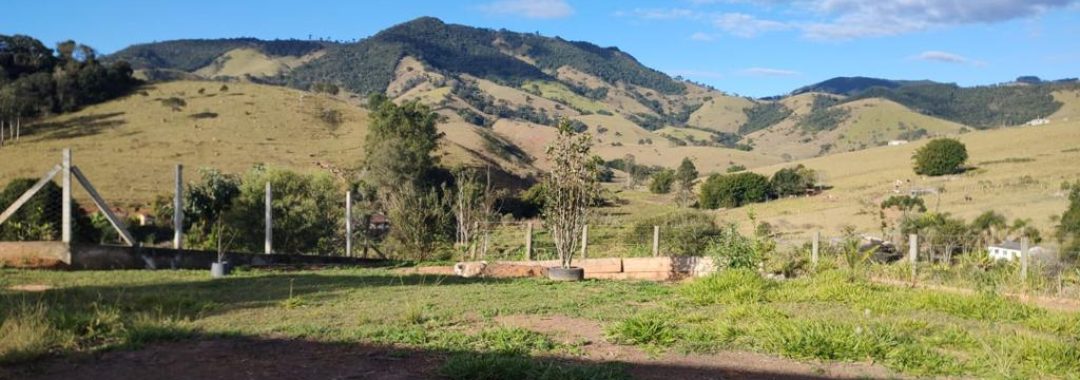 chacara-de-3-600m-com-casa-e-vista-panoramica-cambui-mg (19)