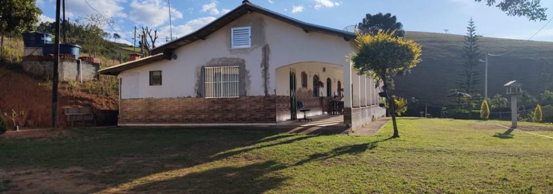chacara-de-3-600m-com-casa-e-vista-panoramica-cambui-mg (24)