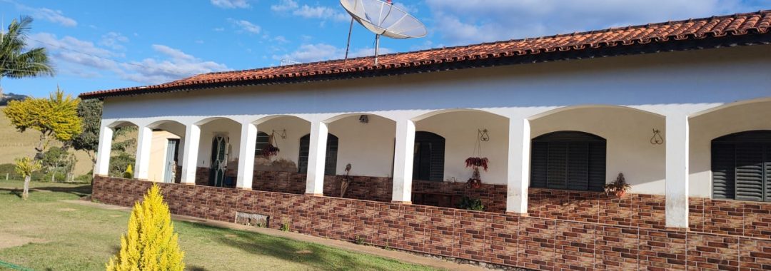 chacara-de-3-600m-com-casa-e-vista-panoramica-cambui-mg (3)