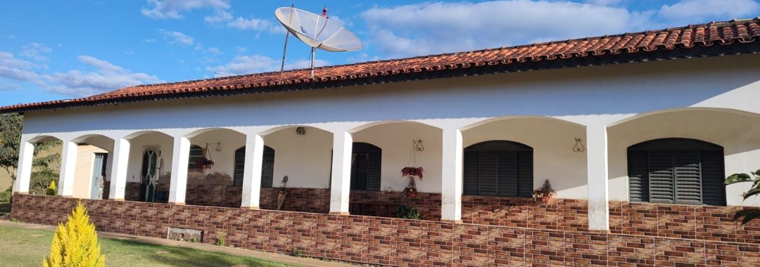 chacara-de-3-600m-com-casa-e-vista-panoramica-cambui-mg (6)