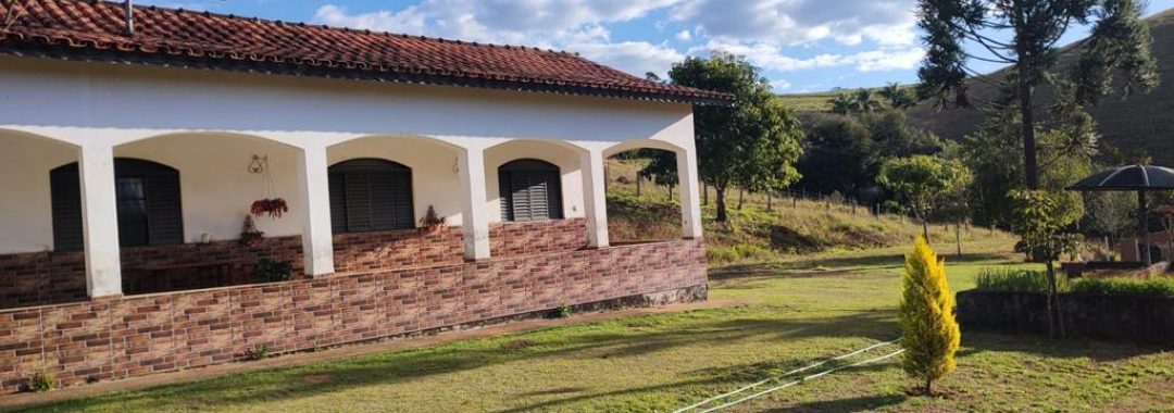chacara-de-3-600m-com-casa-e-vista-panoramica-cambui-mg (8)