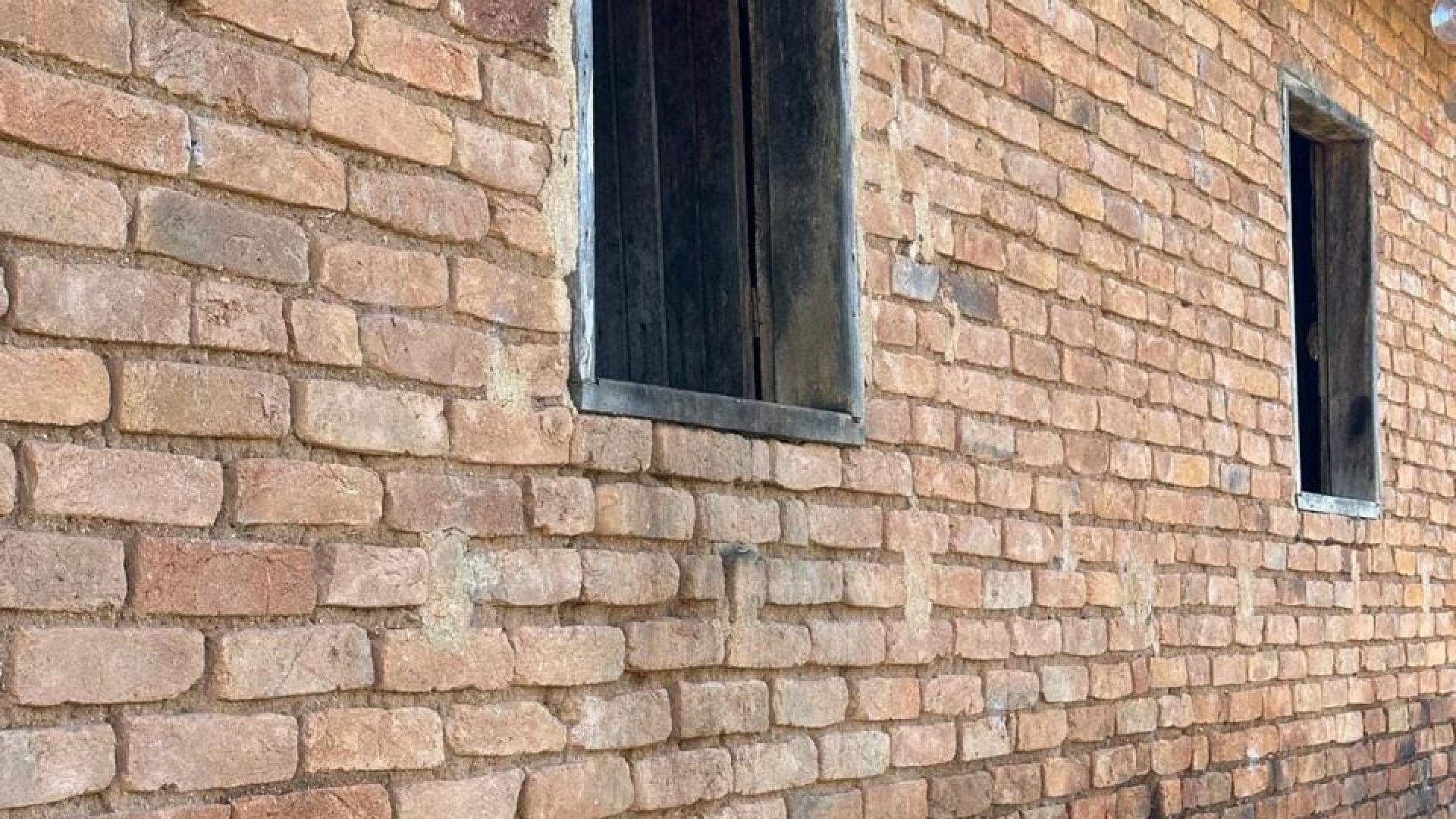 sitio-com-40-000m²-em-cambui-mg-com-casa-simples-de-roca-e-area-de-pastagem (3)