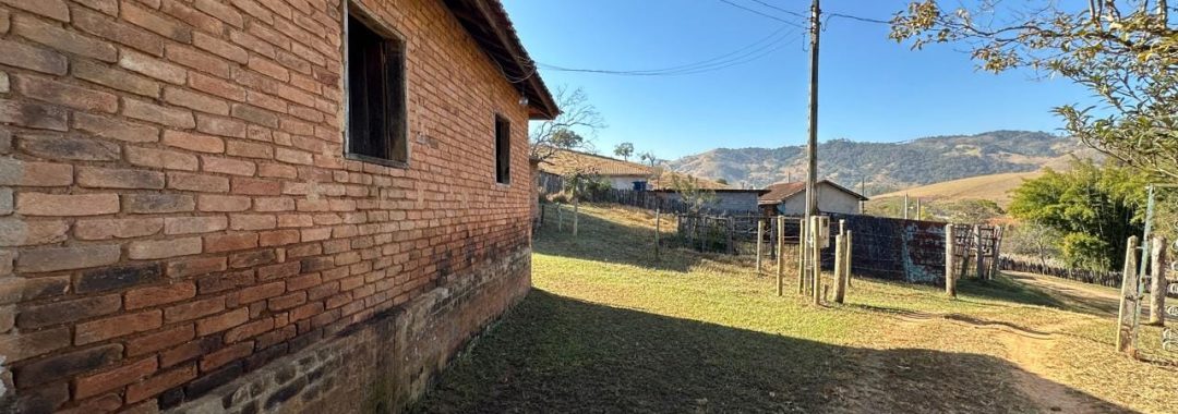 sitio-com-40-000m²-em-cambui-mg-com-casa-simples-de-roca-e-area-de-pastagem (4)