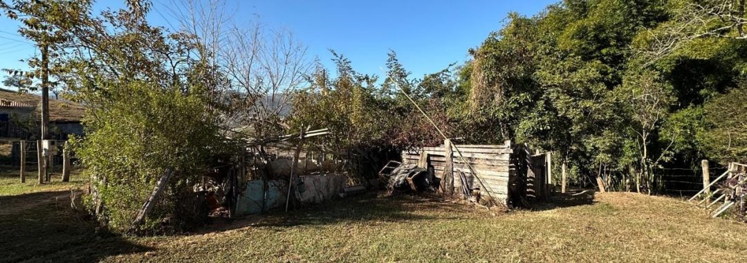 sitio-com-40-000m²-em-cambui-mg-com-casa-simples-de-roca-e-area-de-pastagem (6)