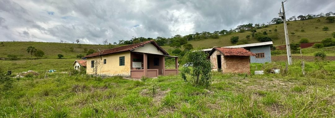 sitio-de-10-alqueires-no-sul-de-mg-com-casa-simples-riacho-e-area-verde-a-2h-de-sao-paulo (3)