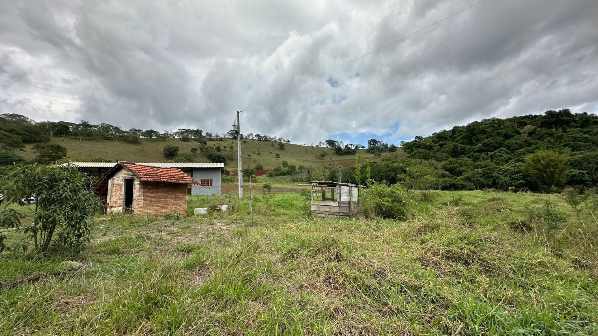 sitio-de-10-alqueires-no-sul-de-mg-com-casa-simples-riacho-e-area-verde-a-2h-de-sao-paulo (6)