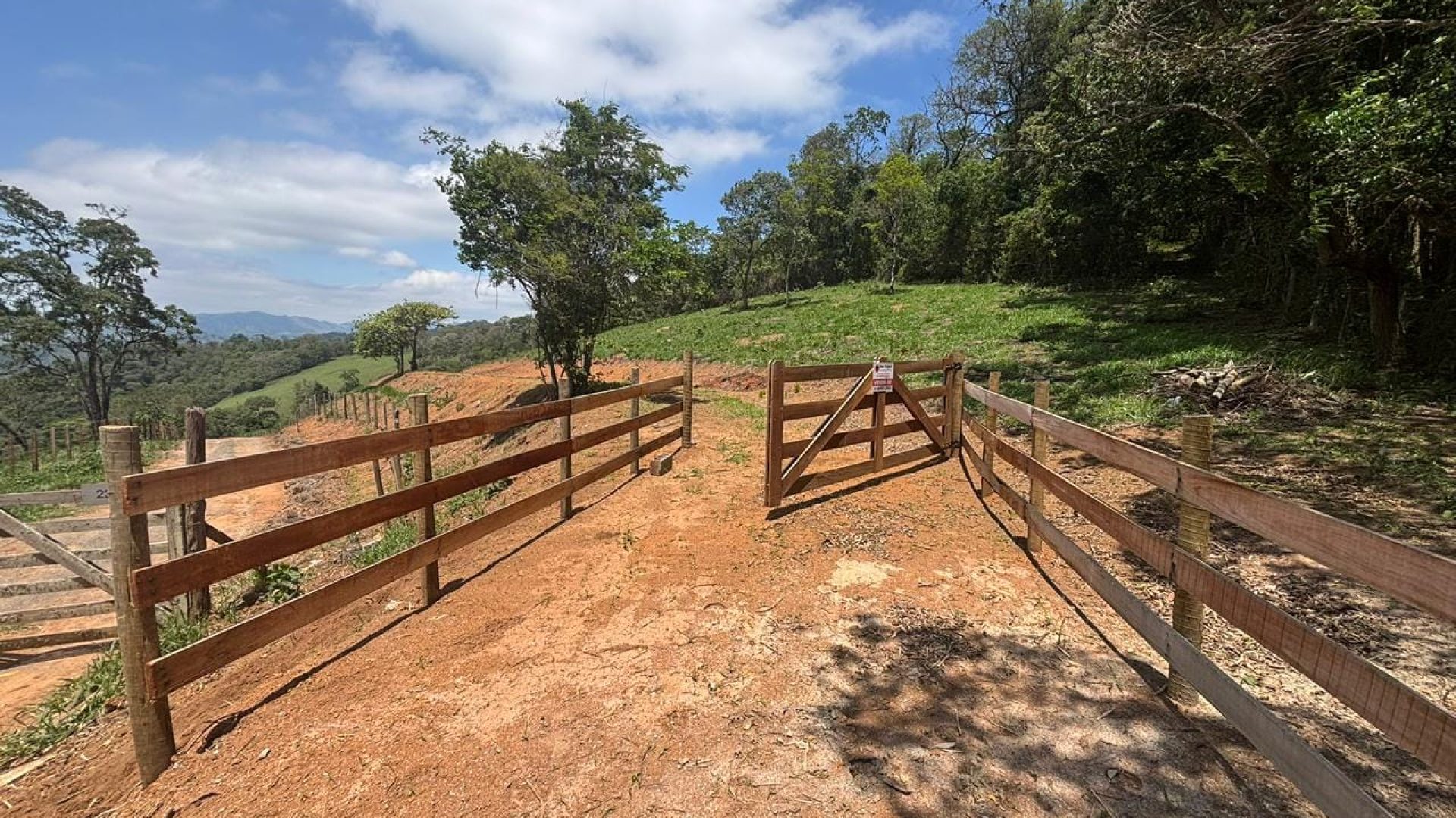 terreno-de-35-000m²-com-terraplanagem-agua-e-vista-panoramica-a-3-km-da-fernao-dias (2)
