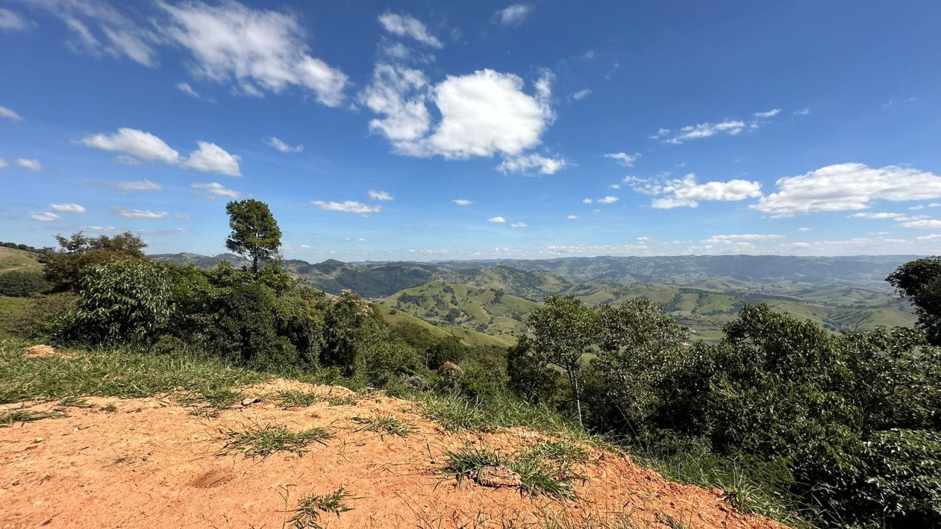 terreno-rural-com-plato-e-lindissima-vista-panoramica-no-corrego-do-bom-jesus-mg (5)