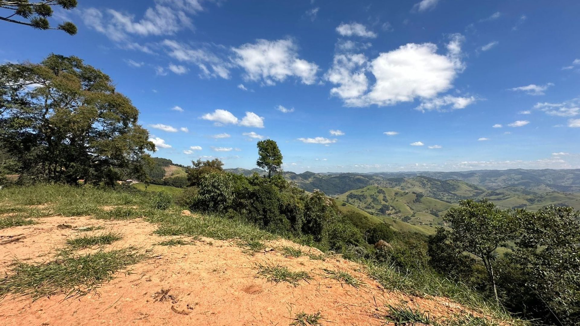 terreno-rural-com-plato-e-lindissima-vista-panoramica-no-corrego-do-bom-jesus-mg (6)