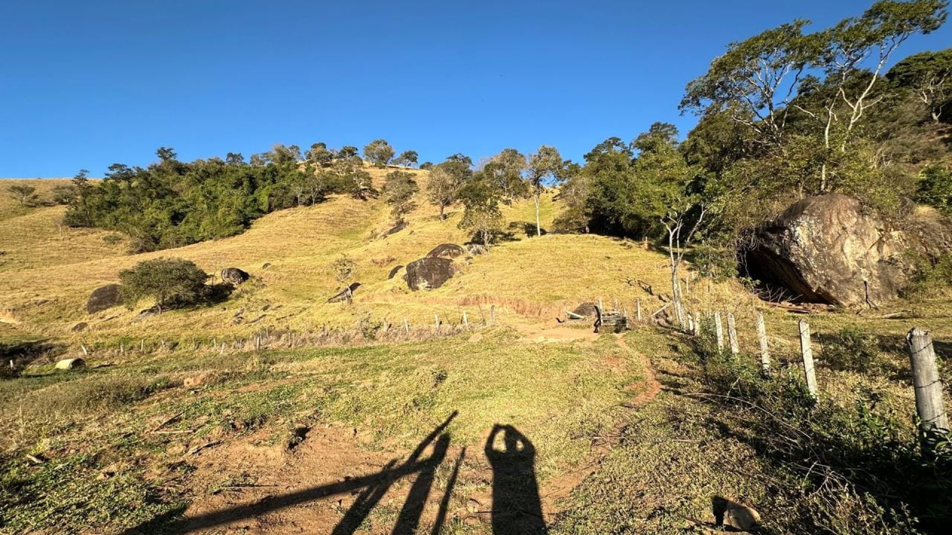 terreno-rural-de-10-alqueires-na-serra-da-mantiqueira-vista-panoramica-e-nascente-corrego-do-bom-jesus-mg (10)