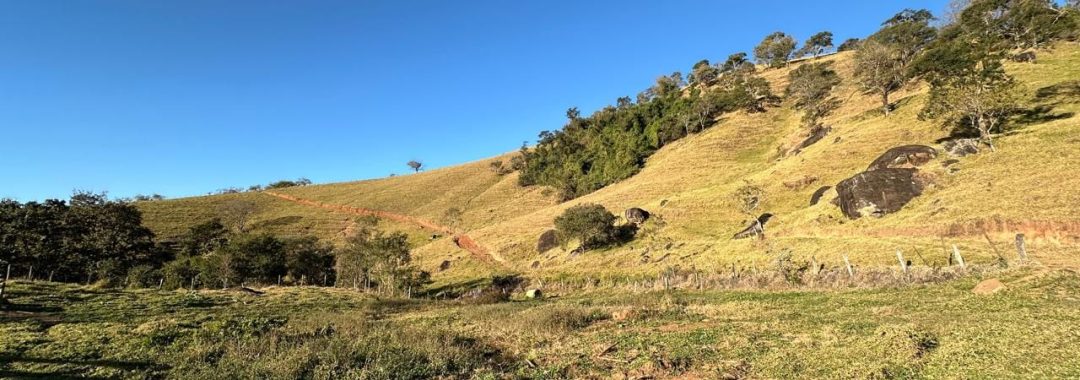 terreno-rural-de-10-alqueires-na-serra-da-mantiqueira-vista-panoramica-e-nascente-corrego-do-bom-jesus-mg (11)