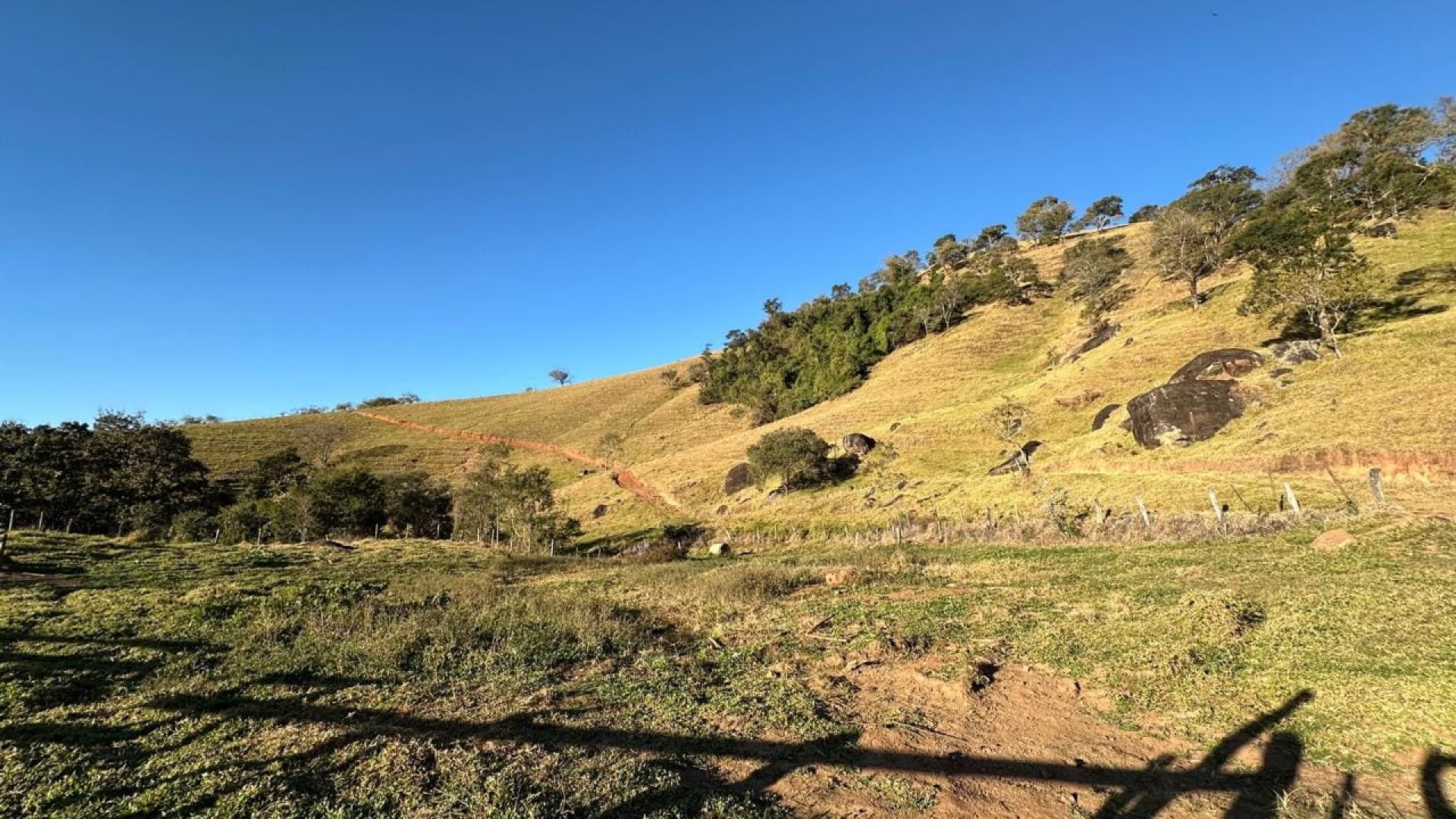 terreno-rural-de-10-alqueires-na-serra-da-mantiqueira-vista-panoramica-e-nascente-corrego-do-bom-jesus-mg (11)