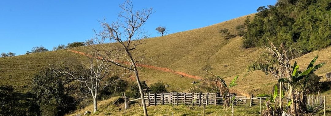 terreno-rural-de-10-alqueires-na-serra-da-mantiqueira-vista-panoramica-e-nascente-corrego-do-bom-jesus-mg (13)