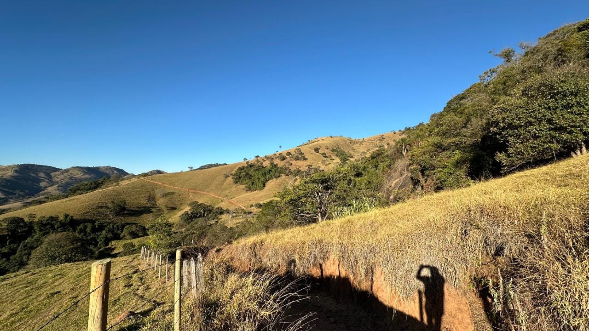 terreno-rural-de-10-alqueires-na-serra-da-mantiqueira-vista-panoramica-e-nascente-corrego-do-bom-jesus-mg (17)
