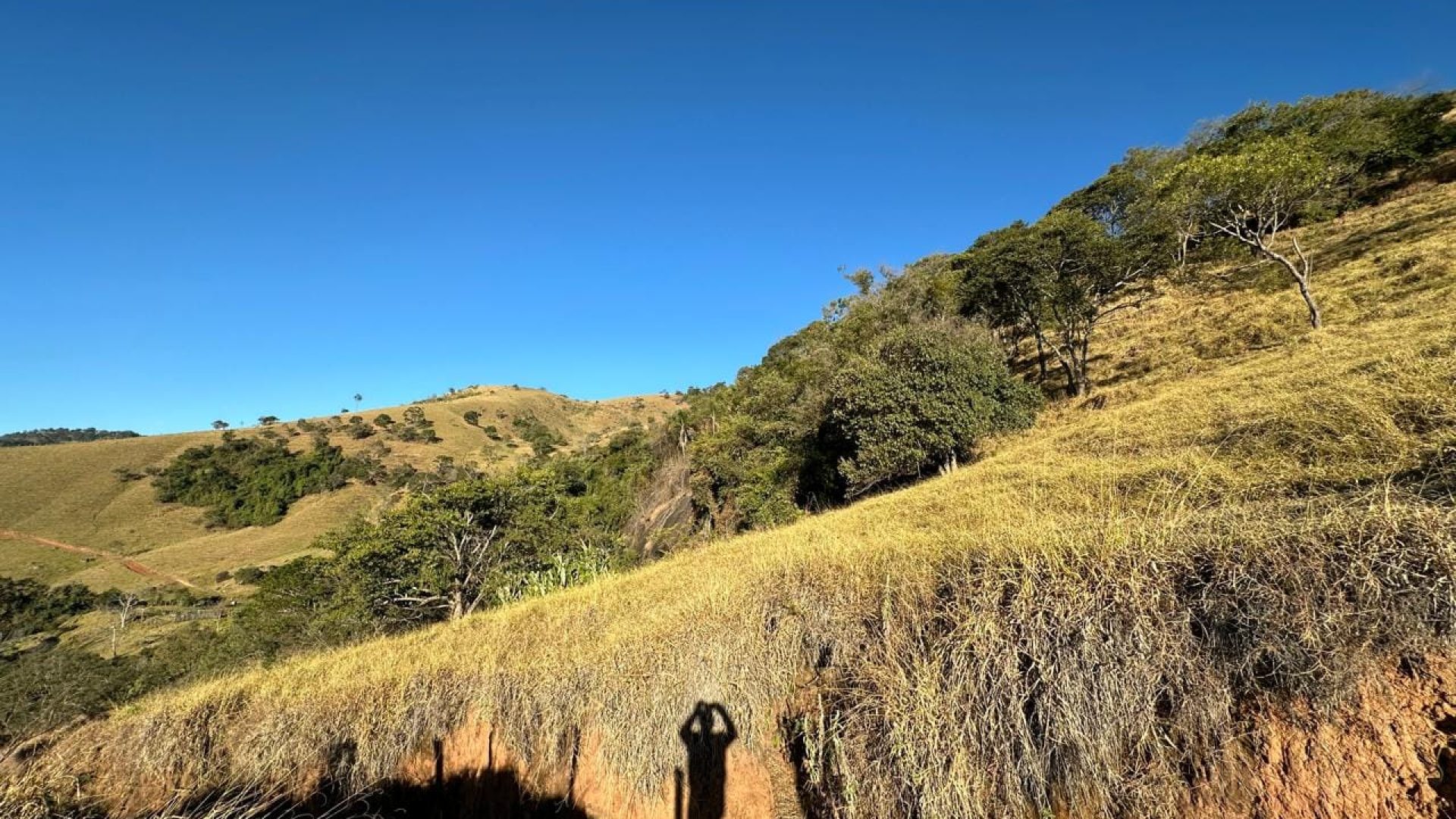 terreno-rural-de-10-alqueires-na-serra-da-mantiqueira-vista-panoramica-e-nascente-corrego-do-bom-jesus-mg (18)