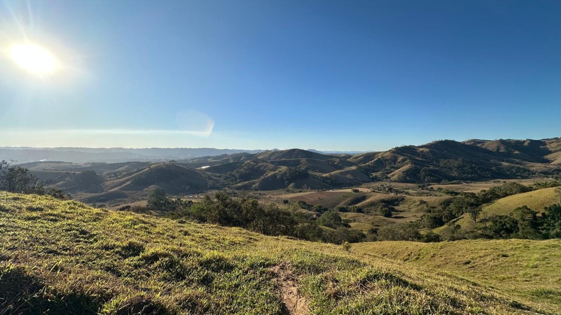 terreno-rural-de-10-alqueires-na-serra-da-mantiqueira-vista-panoramica-e-nascente-corrego-do-bom-jesus-mg (20)