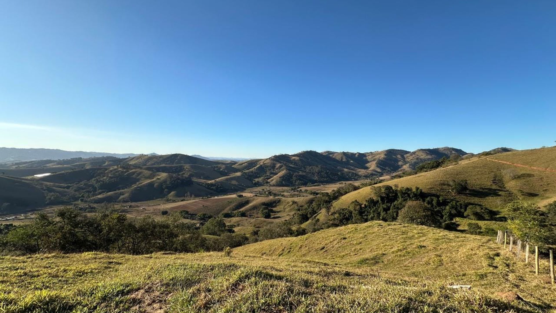terreno-rural-de-10-alqueires-na-serra-da-mantiqueira-vista-panoramica-e-nascente-corrego-do-bom-jesus-mg (21)