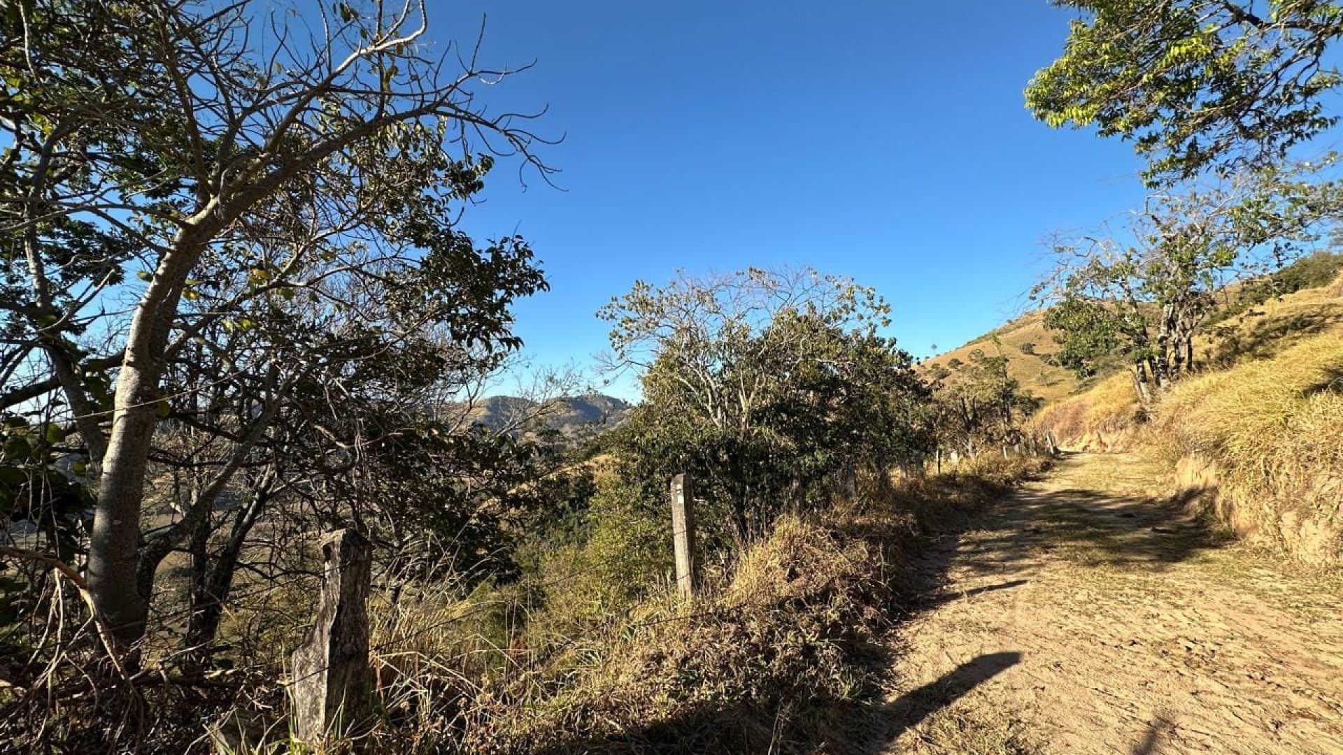 terreno-rural-de-10-alqueires-na-serra-da-mantiqueira-vista-panoramica-e-nascente-corrego-do-bom-jesus-mg (22)