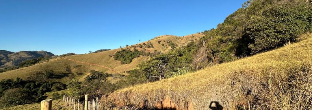 terreno-rural-de-10-alqueires-na-serra-da-mantiqueira-vista-panoramica-e-nascente-corrego-do-bom-jesus-mg (24)