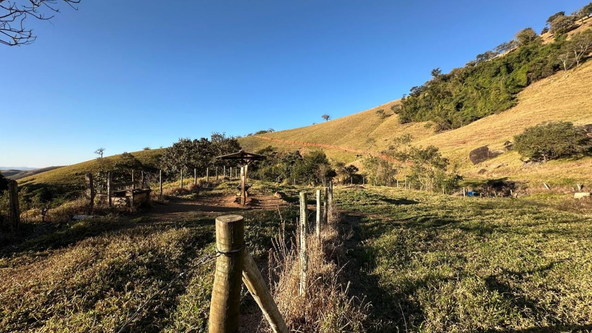 terreno-rural-de-10-alqueires-na-serra-da-mantiqueira-vista-panoramica-e-nascente-corrego-do-bom-jesus-mg (3)