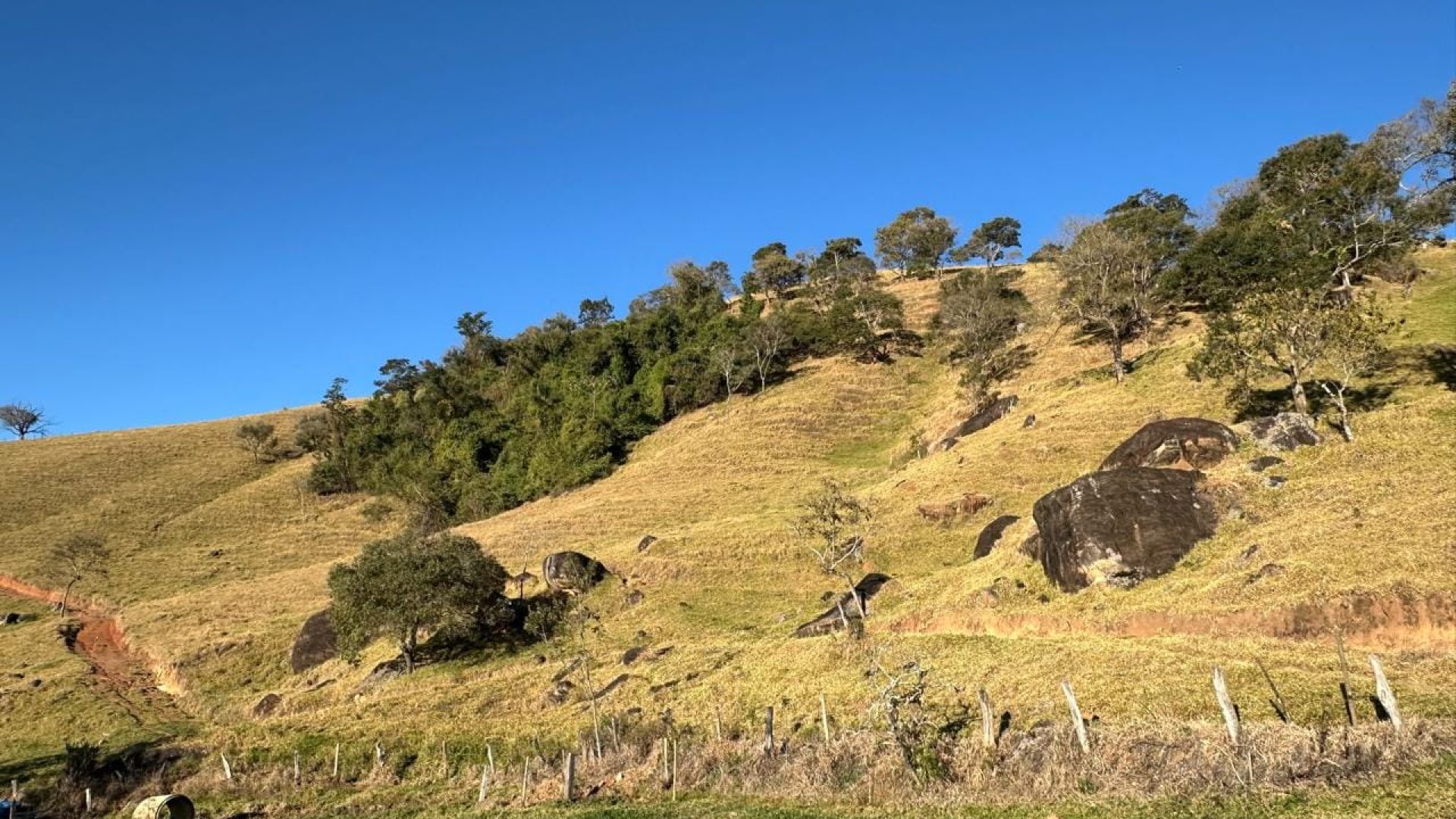 terreno-rural-de-10-alqueires-na-serra-da-mantiqueira-vista-panoramica-e-nascente-corrego-do-bom-jesus-mg (8)