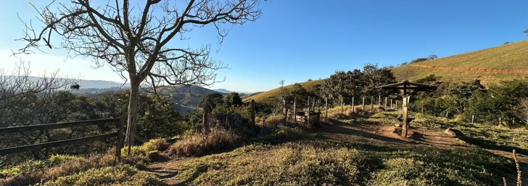 terreno-rural-de-10-alqueires-na-serra-da-mantiqueira-vista-panoramica-e-nascente-corrego-do-bom-jesus-mg (9)